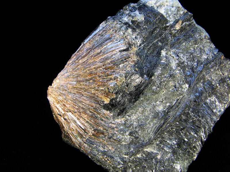 Титанит (сфен), эгирин (МХ 165) - 750 руб.