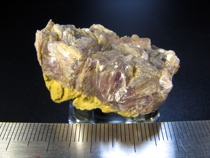 Рубеллит на кристаллах лепидолита (МЕ 224) - 1420 руб.
