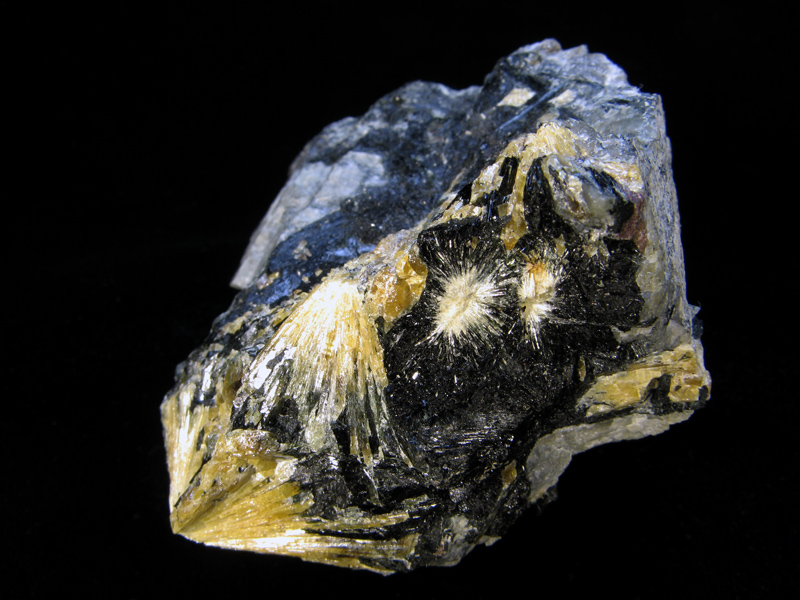 Титанит (сфен), эгирин (МХ 165) - 360 руб.